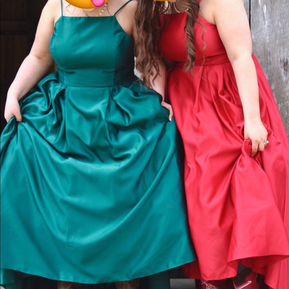 Prom Dresses - Picture 2 of 3